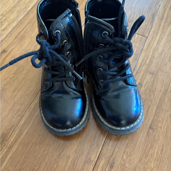 Chicco Shiny Black Kids Combat Boots- from Italy 🇮🇹 EU25/US8.5 - Picture 1 of 8